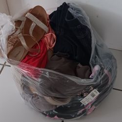 20 piece lot of young ladies XSMALL to SMALL clothes and 1 shoes 8m $25 FIRM for ALL!