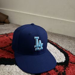 Fitted Hat (6 7/8)