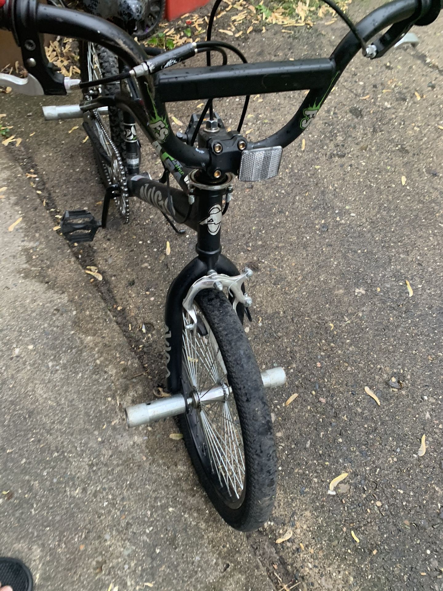 Avigo 20 Inch Boys Bike And Razor scooter