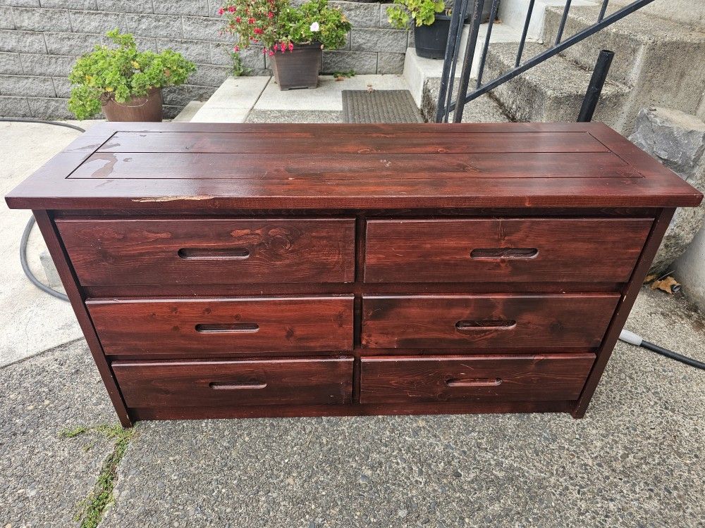 Dresser 