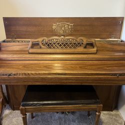 The piano is in excellent condition!Kimball