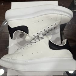 Alexander Mcqueens Oversized Sneaker