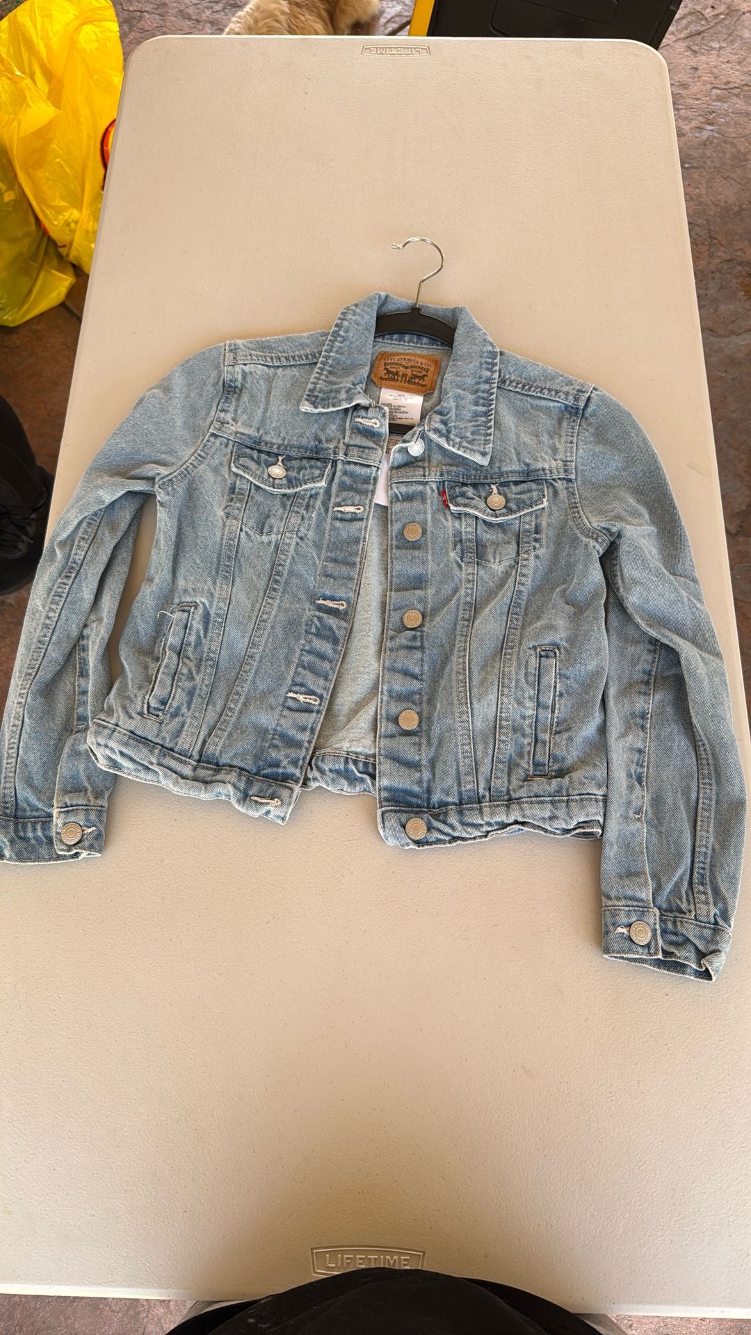 Levi’s Little Girls Size m