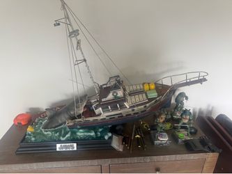 Sideshow iron studios jaws statue demo scale