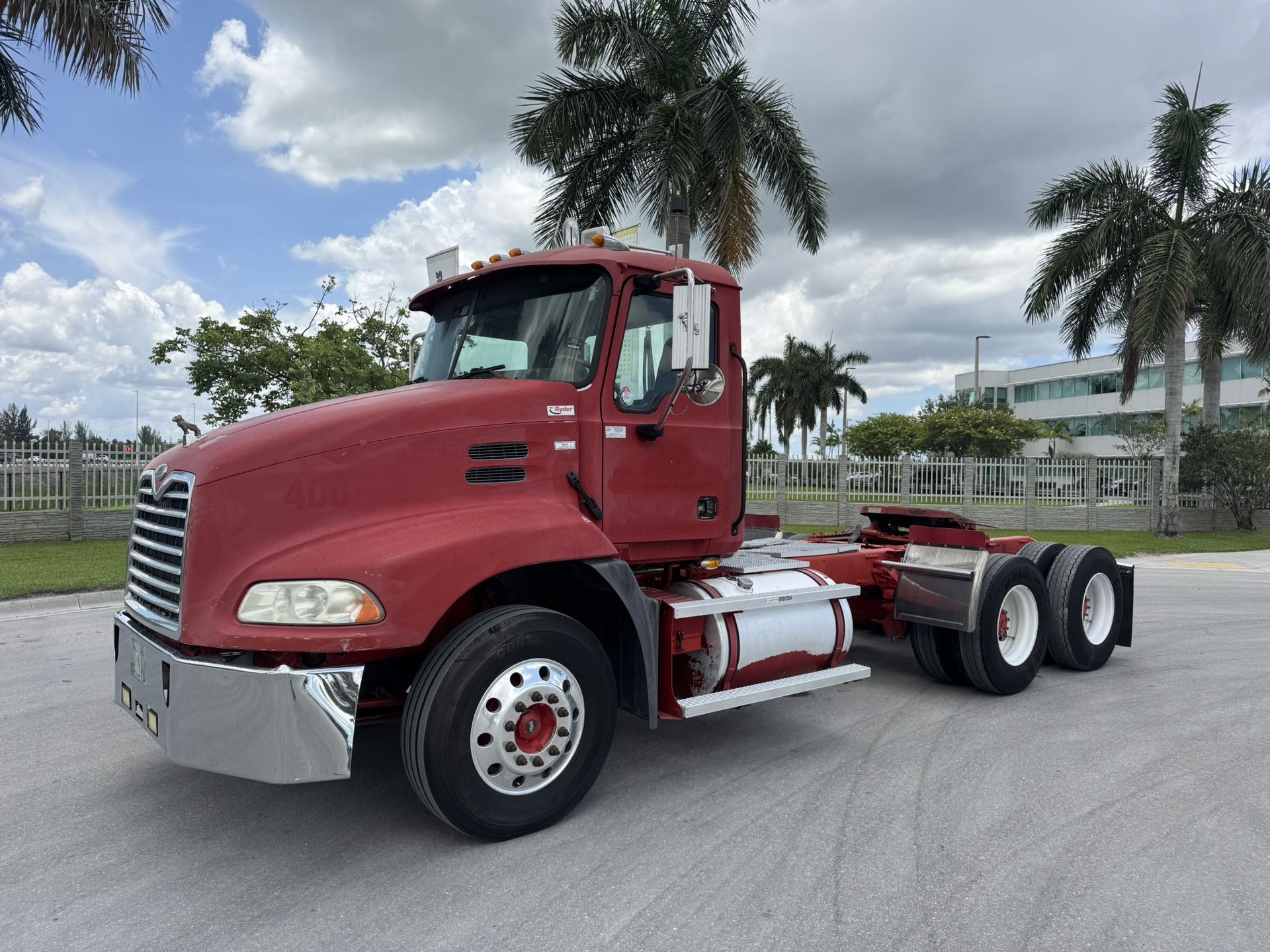 2006 Mack CXU613 Daycab Truck Kenworth Volvo Peterbilt International Freightliner Sleeper Camion Tractor Trailer Diesel Cat Cummins