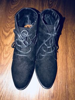 Boots size 6