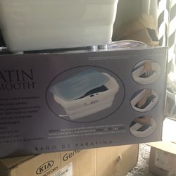 NEW  Paraffin Wax Foot Bath Plus All Accessories Never Opened