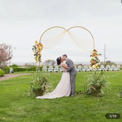 Arco de bodas en forma de corazón