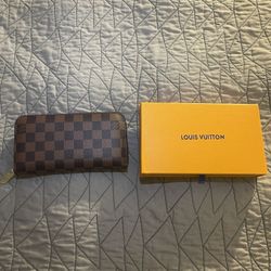 Louis Vuitton Damier Ebene Zippy Purse