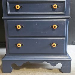 Solid Wood 3 Drawer Nightstand 