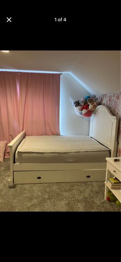 Full Bed Frame w/ Trundle