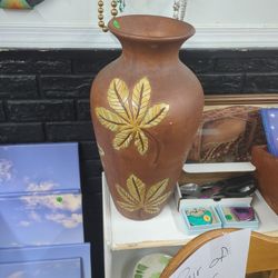 Large Vase With Leaf Design 