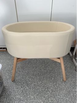 Babyletto Bassinet (Ivory leather with wooden legs)