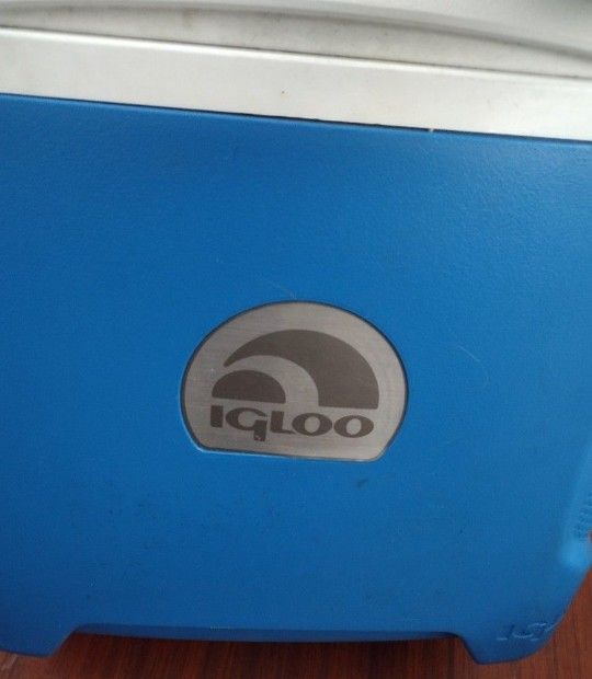 Igloo 30 Quart Contour Cooler , blue