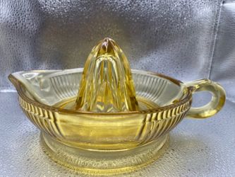 1930s-1940s Era Federal Glass Amber Fruit Reamer With Loop Handle Kitchen Juicer
