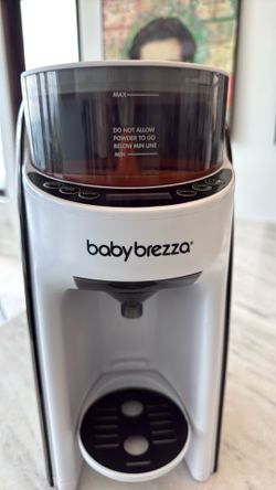 BabyBreeza Formula Dispenser Baby Toddler Milk Feeding Mint Gently Used condition