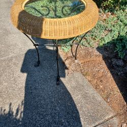 Round Wicker Table W Metal Base /Glass Top