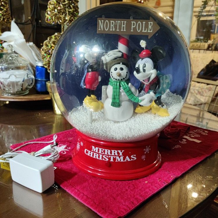 DISNEY GEMMY MICKEY & MINNIE BLOWING SNOW GLOBE