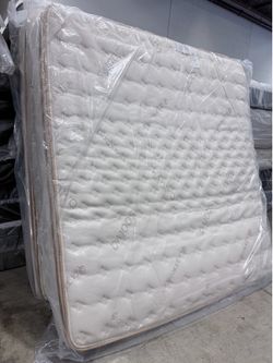 Sale 💥King mattress Saatva Classic 💥
