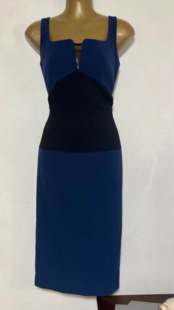 NWT sleeveless, color-blocked midi sheath dress by the brand Black Halo.Size 6