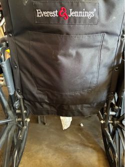 Wheelchair with padded footrests