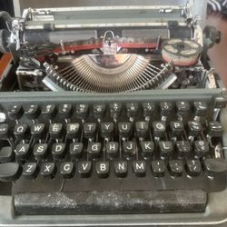 Vintage Olympia Deluxe Typewriter 