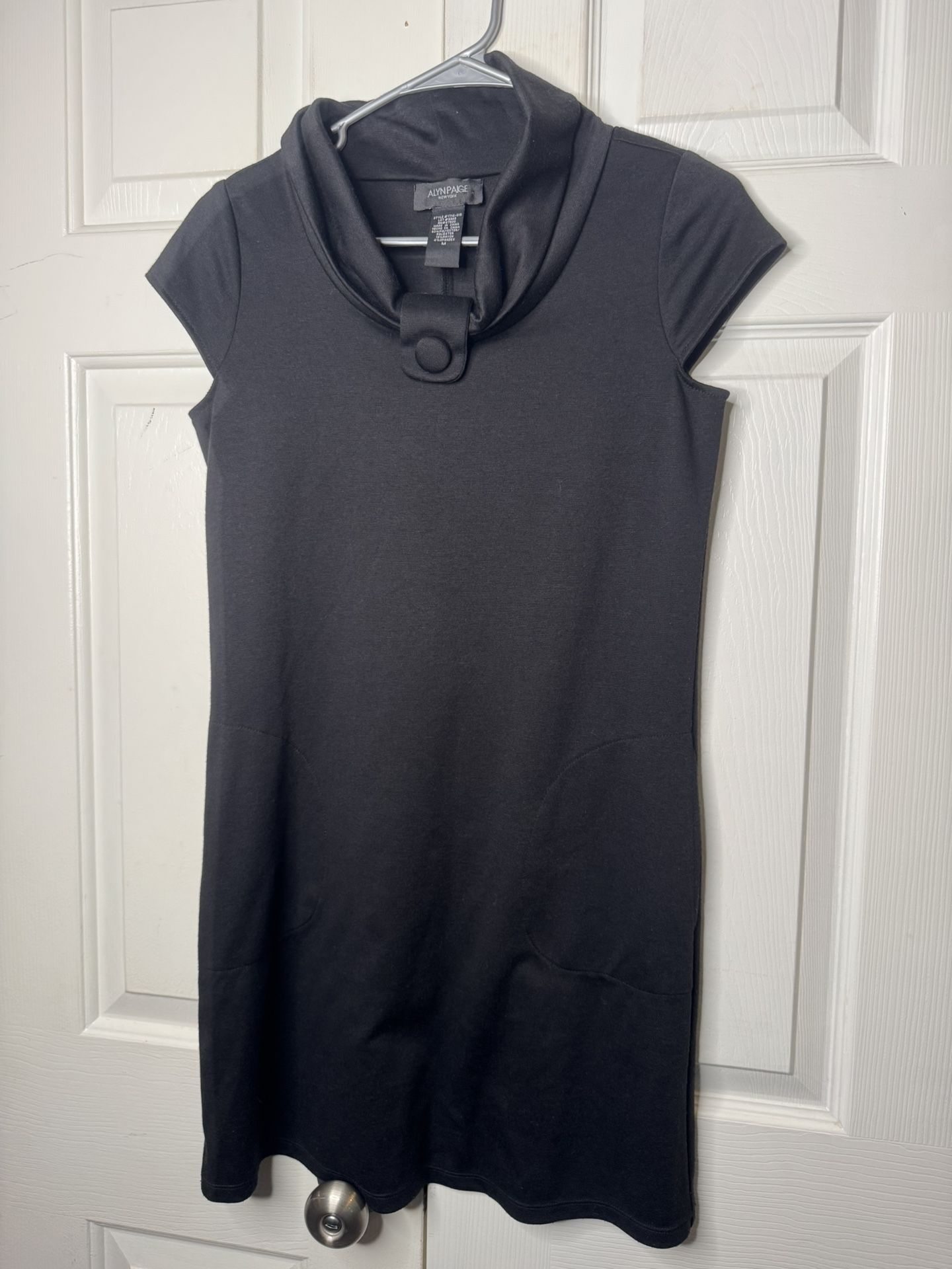 WOMEN DRESS (M) $2