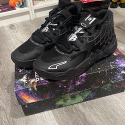 Black Mb.01 Size 7Y