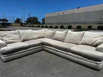 LARGE BEIGE SECTIONAL COUCH W/ FREE DELIVERY