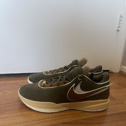 Lebron 20 Size 13
