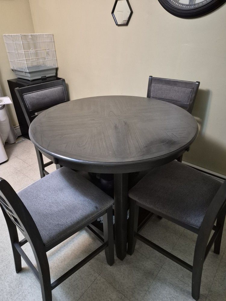 Dining table And Chairs