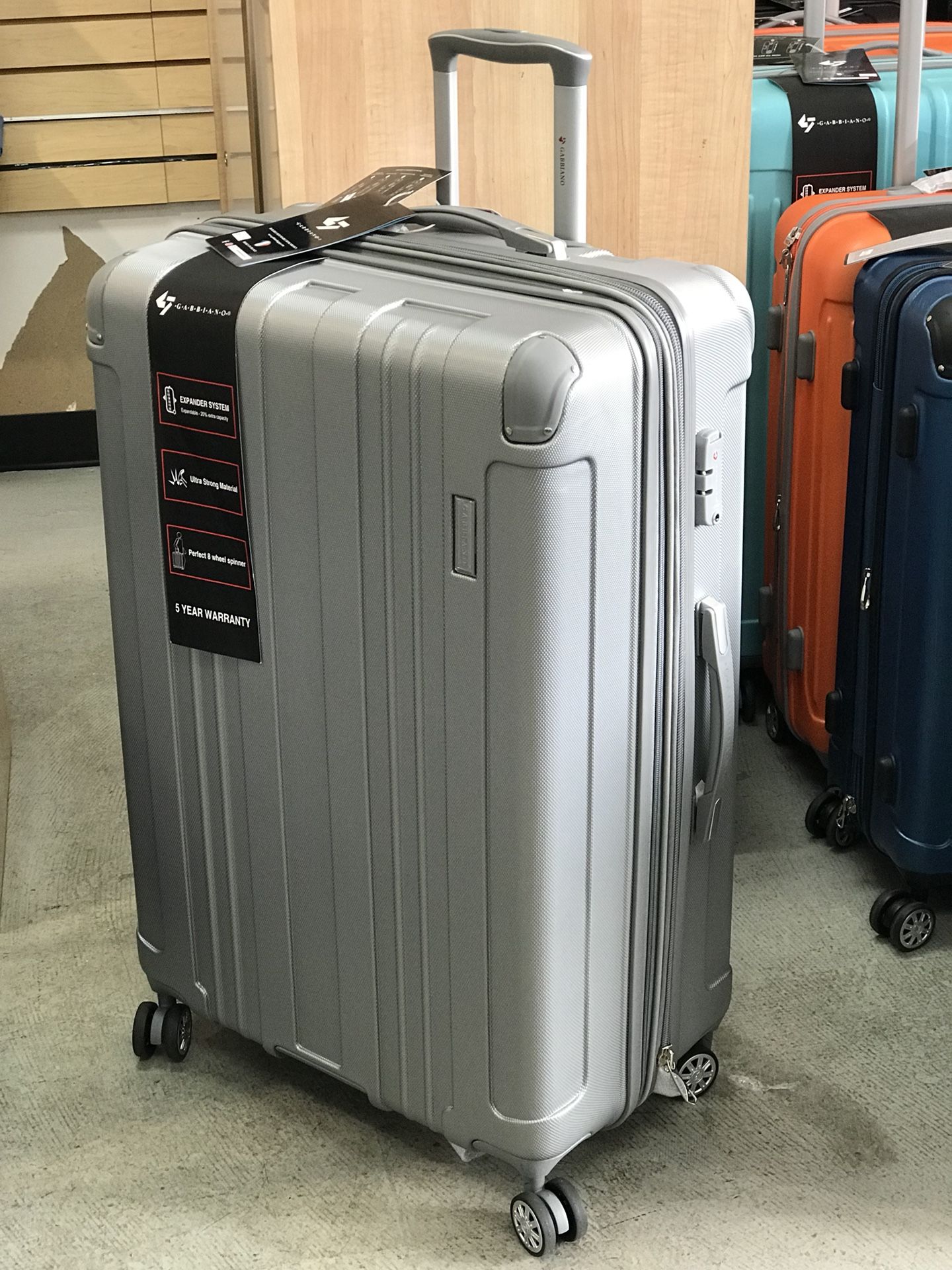 Hrand case luggage large size 30"x20"x12. Features a built-in lock and 8 spinner wheels for 360 degrees of mobility