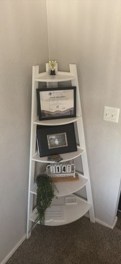 Corner stand