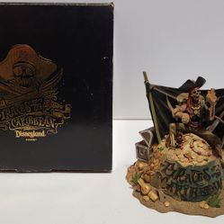 Pirates Of The Caribbean,  Disneyland 2003 Special Event Merch, Pirates Treasure Trove Statue Mint In Box.  LE. Rare.
