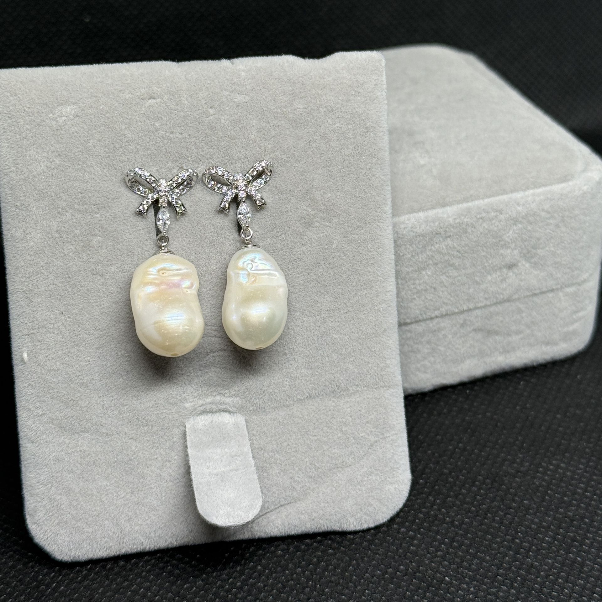 PEARL EARRINGS