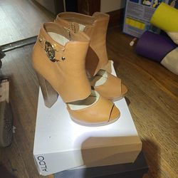 Ladies size 7 Michael Kors shoe