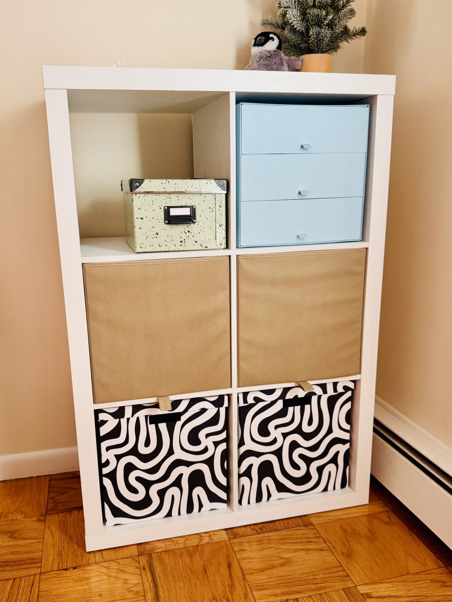 6-Cube Open Shelf (2 Fabric Bins Included)