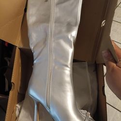New Size 8 Boots
