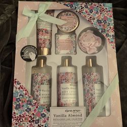 New 7pc Bath And Body Set. Vanilla Almond