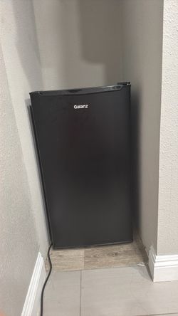 Galanz Black Mini Fridge