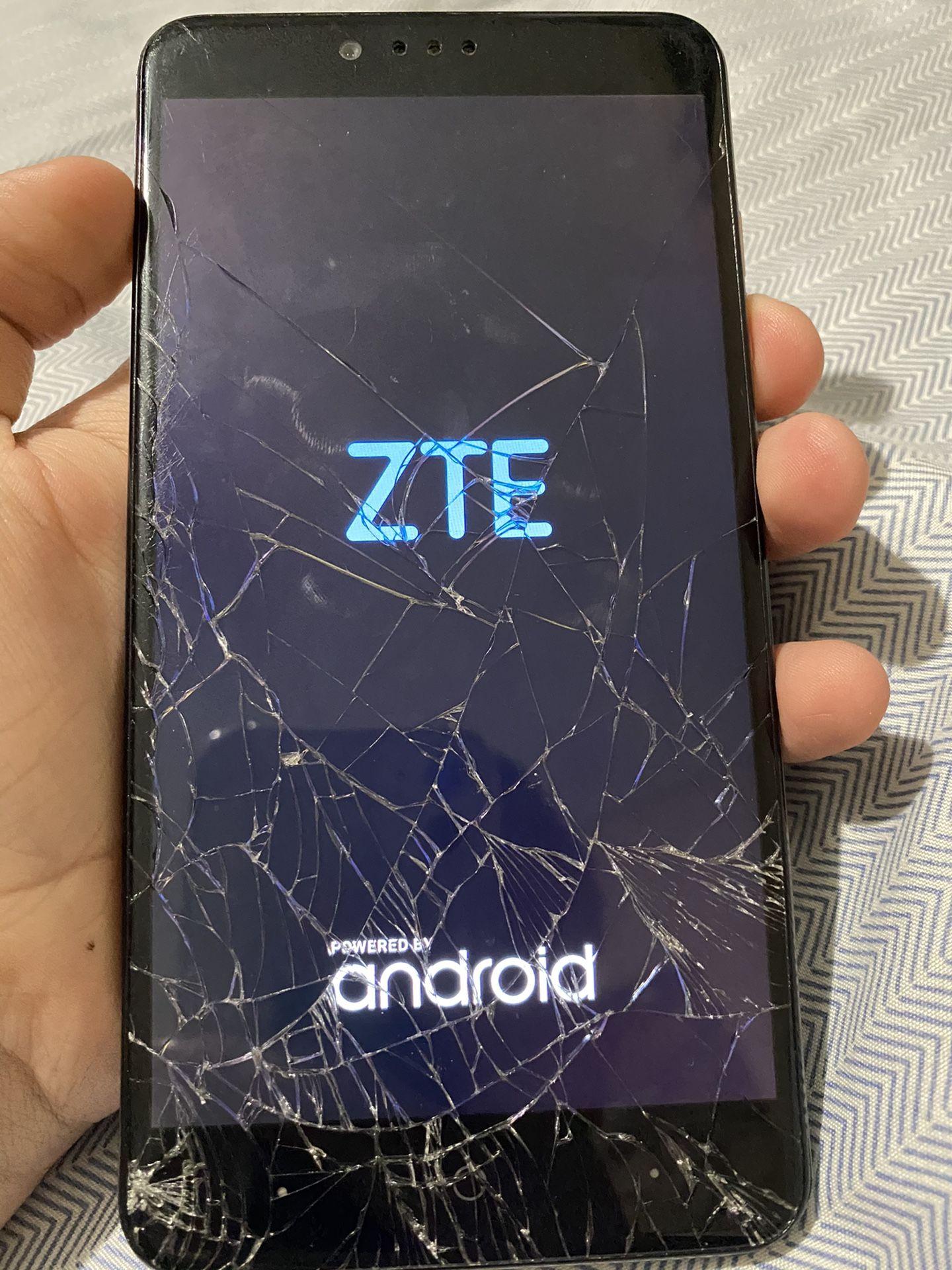 ZTE ZMAX PRO ( REALLY BROKEN SCREEN )