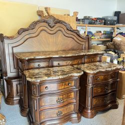 King Bedroom Set Excellent Shape 