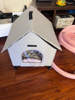 Dog house $25 come pick up