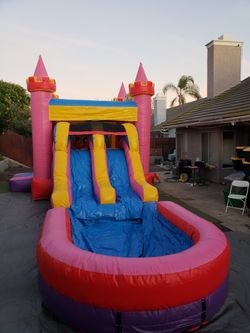 Jumper de agua en venta es nuevo yo pagué $2300 por el pero no tengo quien me ayude....... nunca lo e usado... 13x30 pido $1900. $(contact info remove