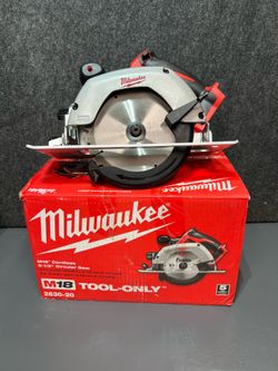 Milwaukee (2630-20) M18 18V Lithium-Ion Cordless 6-1/2 in. Circular Saw (Tool-Only)