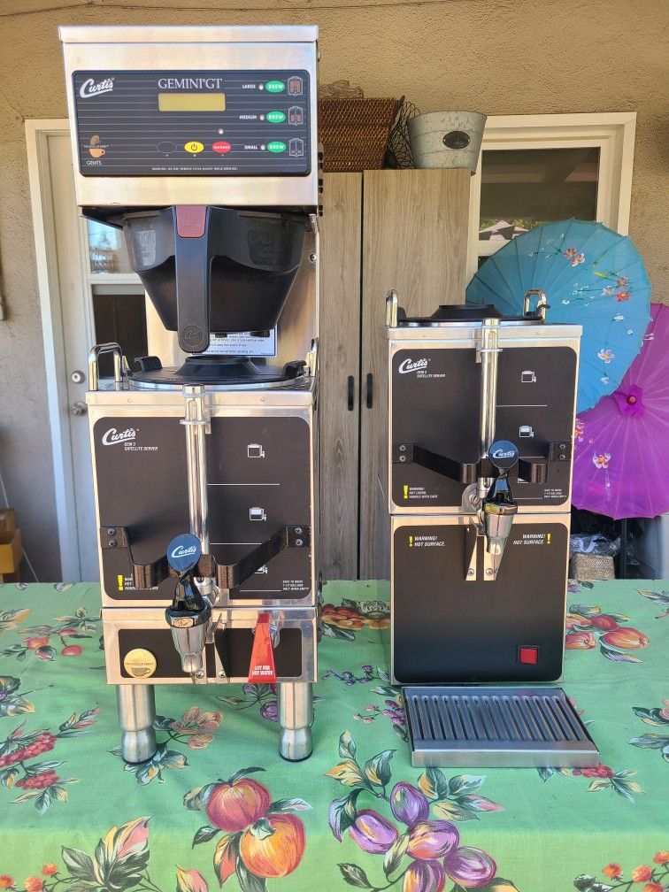 Wilbur Curtis Commercial Coffee Maker And Satellite Brewer