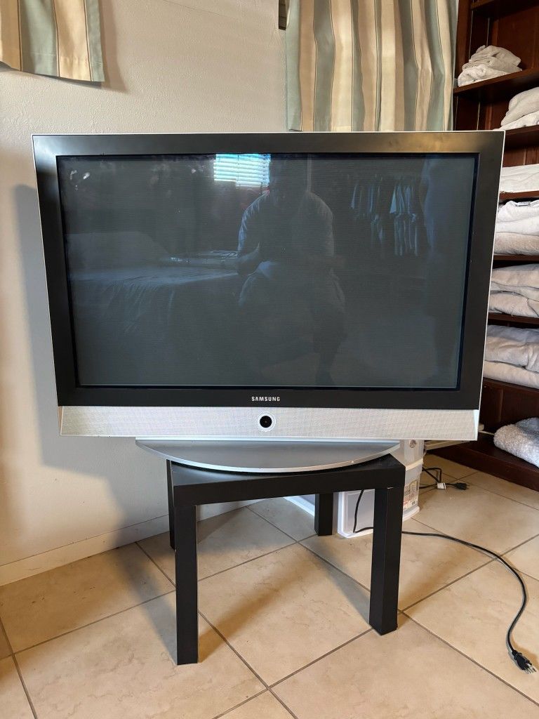 43" TV