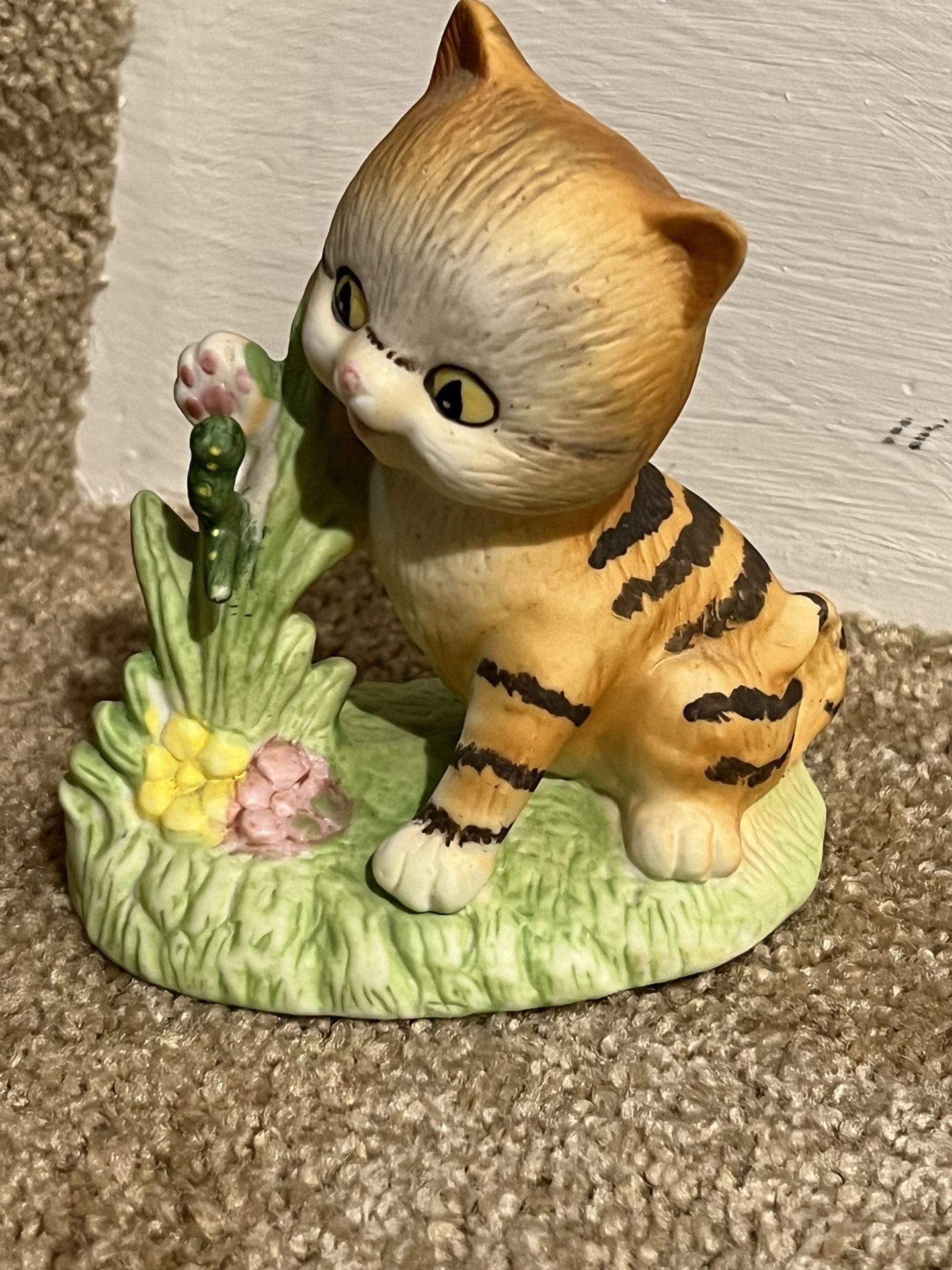 Vintage porcelain Kitten & Caterpillar figure