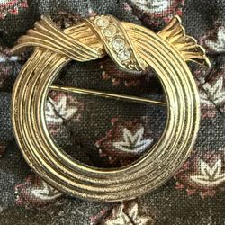 Avon Gold Toned Brooch With Small Rhinestone 