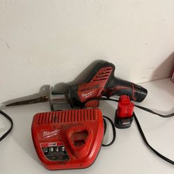 Milwaukee Cordless Saw 